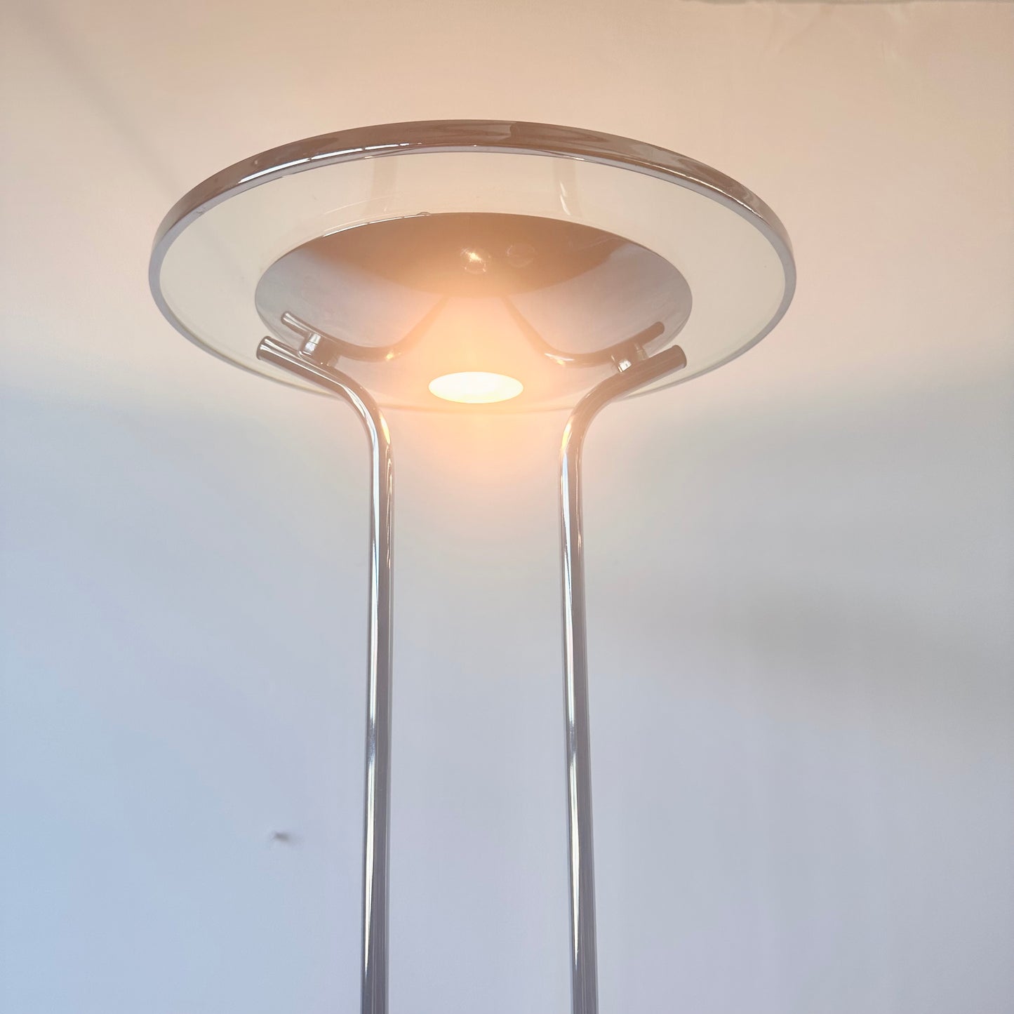 MODERNIST CHROME AND GLASS ESTILUZ FLOOR LAMP BY LEONARDO MARELLI