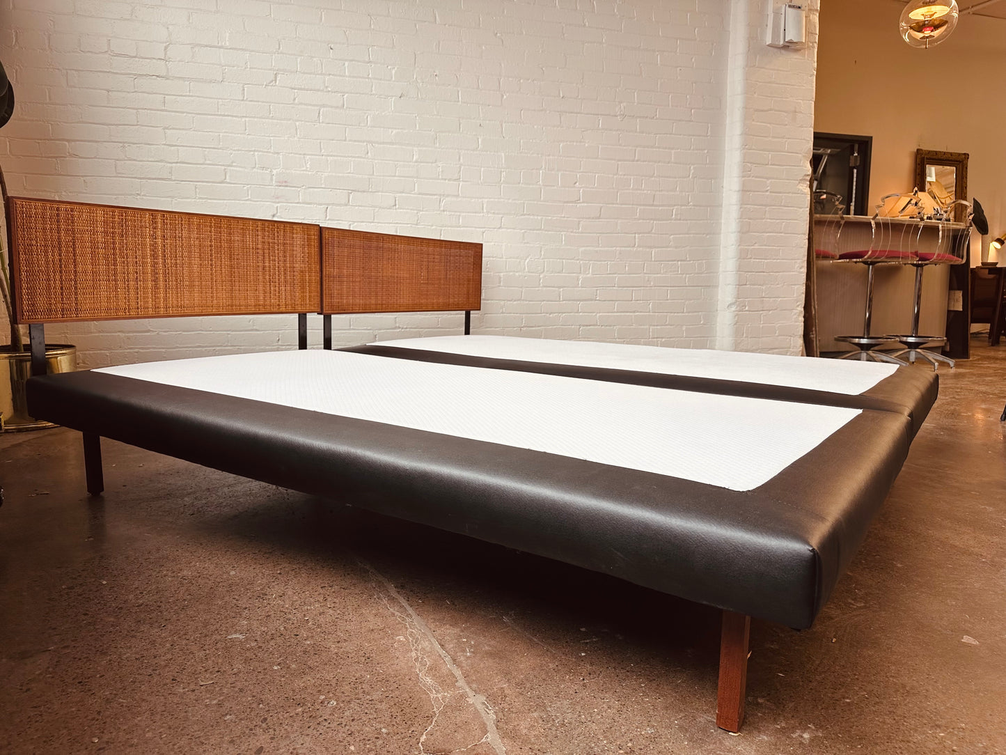 RICHARD SCHULTZ FOR KNOLL EARLY TWIN SIZE BEDS