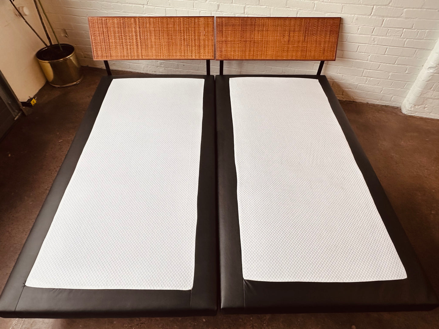 RICHARD SCHULTZ FOR KNOLL EARLY TWIN SIZE BEDS