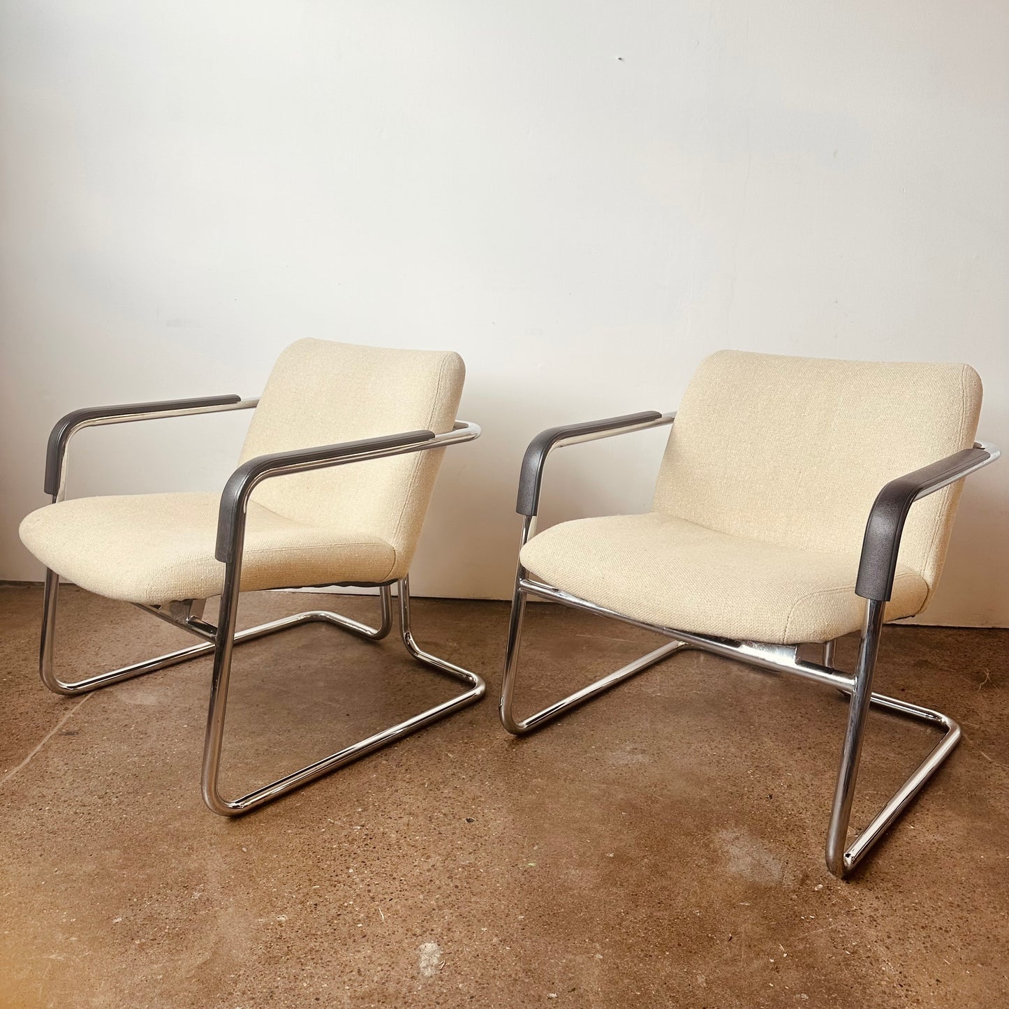PAIR OF MID CENTURY TUBULAR CHROME CLIENT CHAIRS