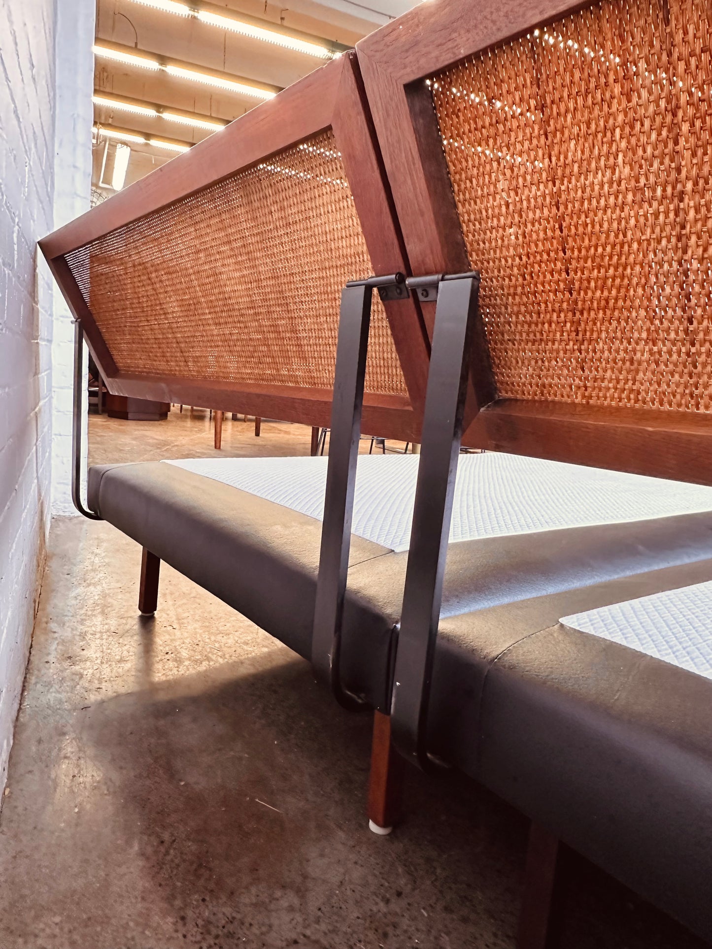 RICHARD SCHULTZ FOR KNOLL EARLY TWIN SIZE BEDS