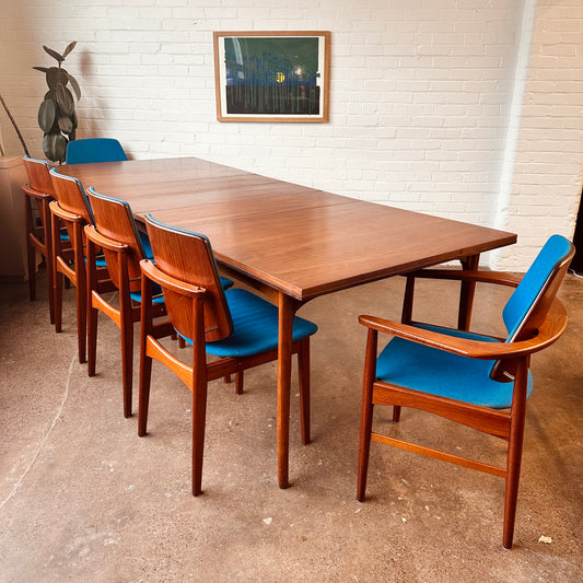 MCM WALNUT DINING TABLE WITH THREE LEAVES