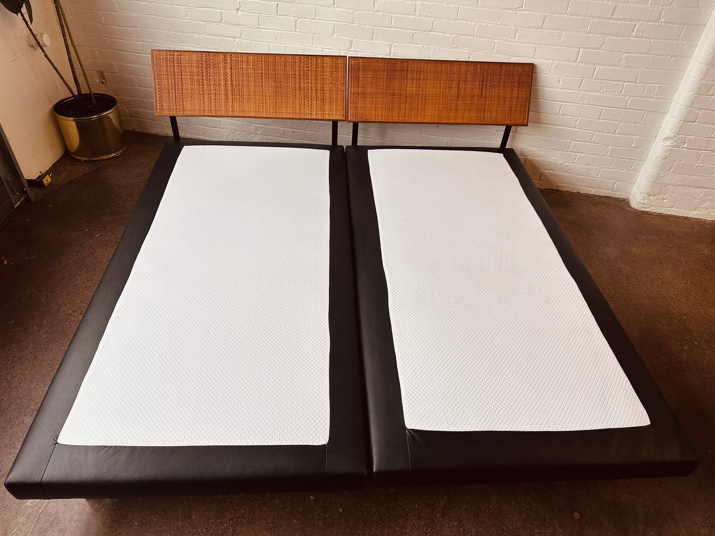 RICHARD SCHULTZ FOR KNOLL EARLY TWIN SIZE BEDS