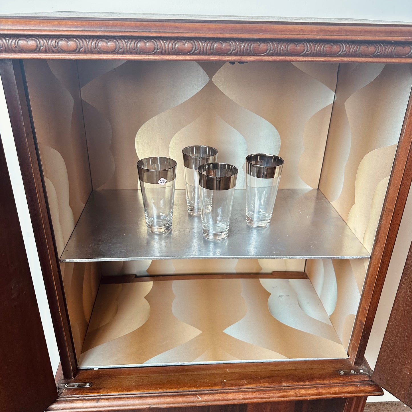 ANTIQUE DEPRESSION ERA MAHOGANY LIQUOR CABINET