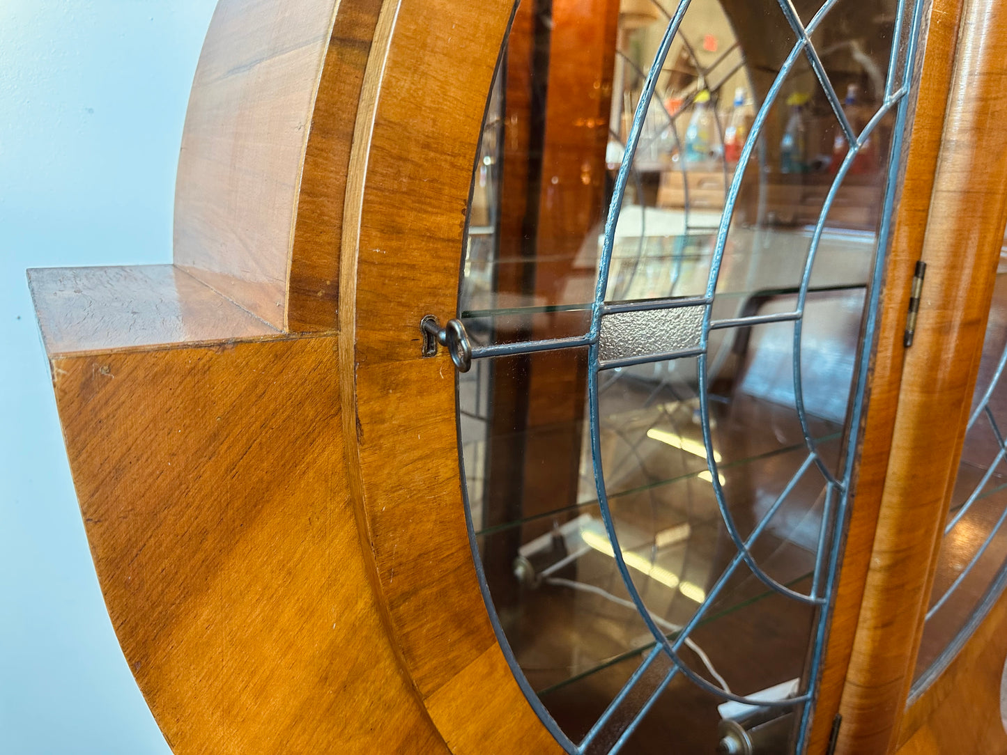 ART DECO CIRCULAR LEADED GLASS SUPERLATIVE CABINET C. 1930S