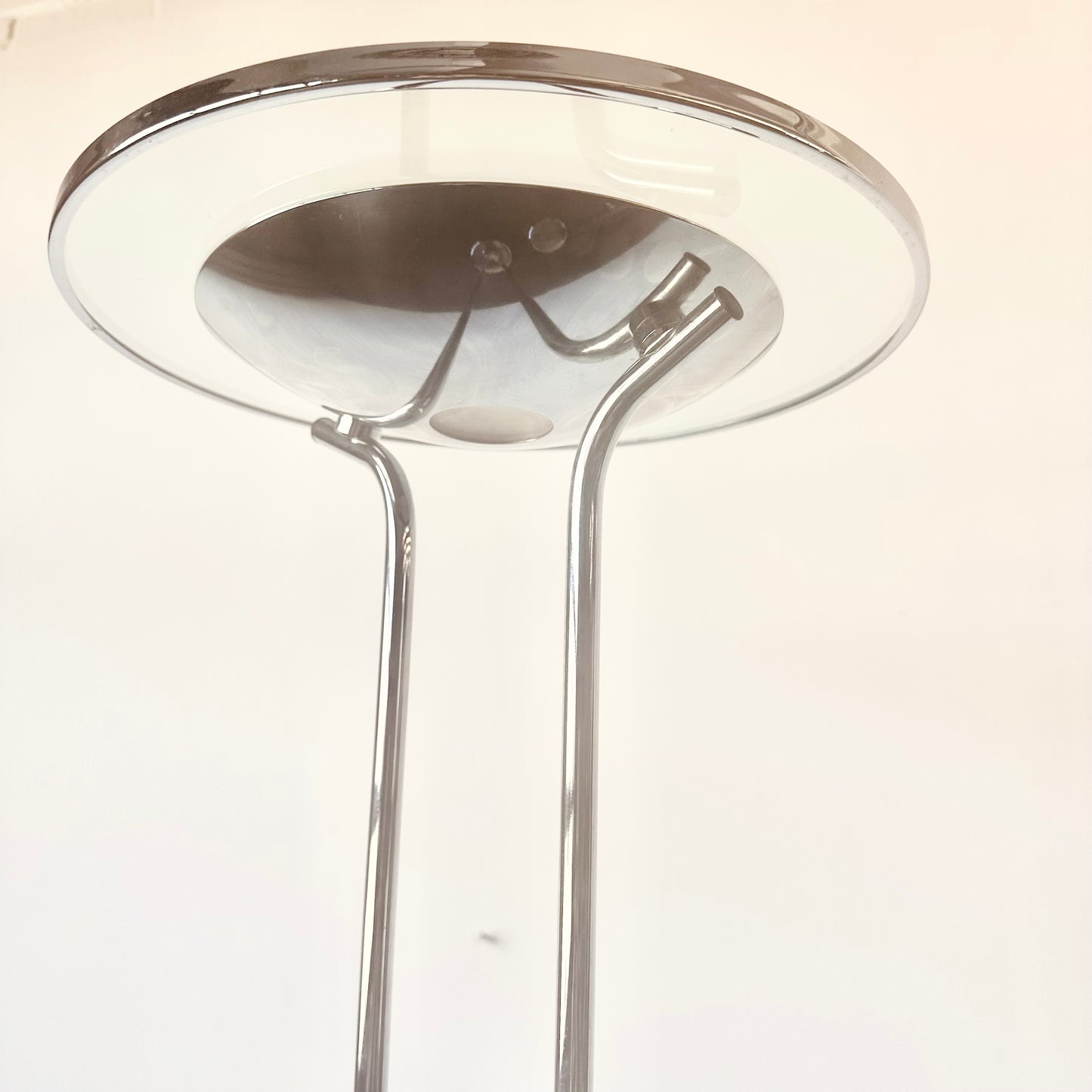 MODERNIST CHROME AND GLASS ESTILUZ FLOOR LAMP BY LEONARDO MARELLI
