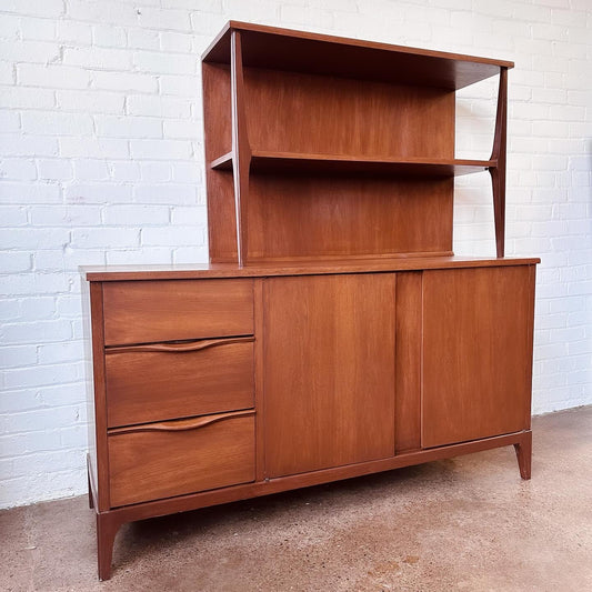 MID CENTURY WALNUT SIDEBOARD SERVER WITH HUTCH TOP