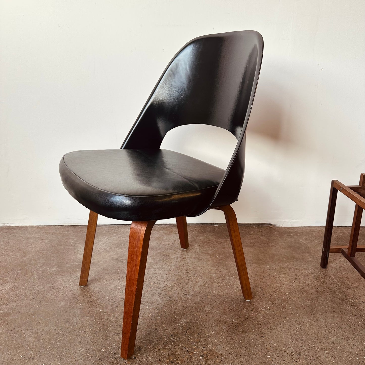 EERO SAARINEN FOR KNOLL MODEL 72 EXECUTIVE CHAIR