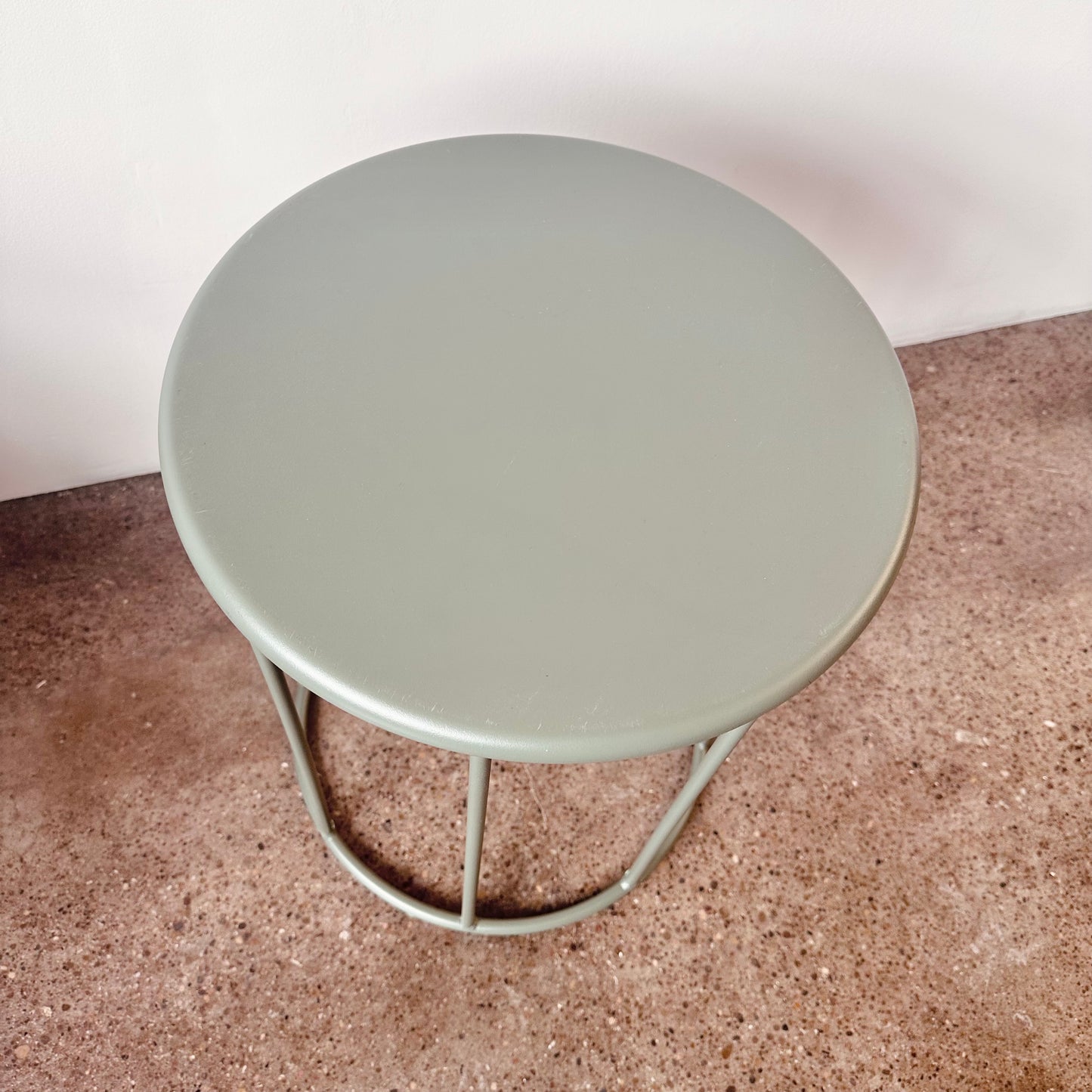 MOSS GREEN POWDER COATED METAL ROUND DRINK TABLE