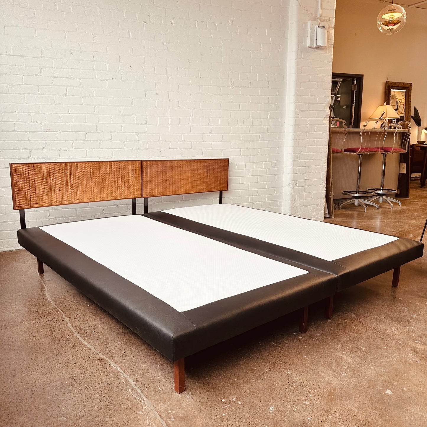 RICHARD SCHULTZ FOR KNOLL EARLY TWIN SIZE BEDS
