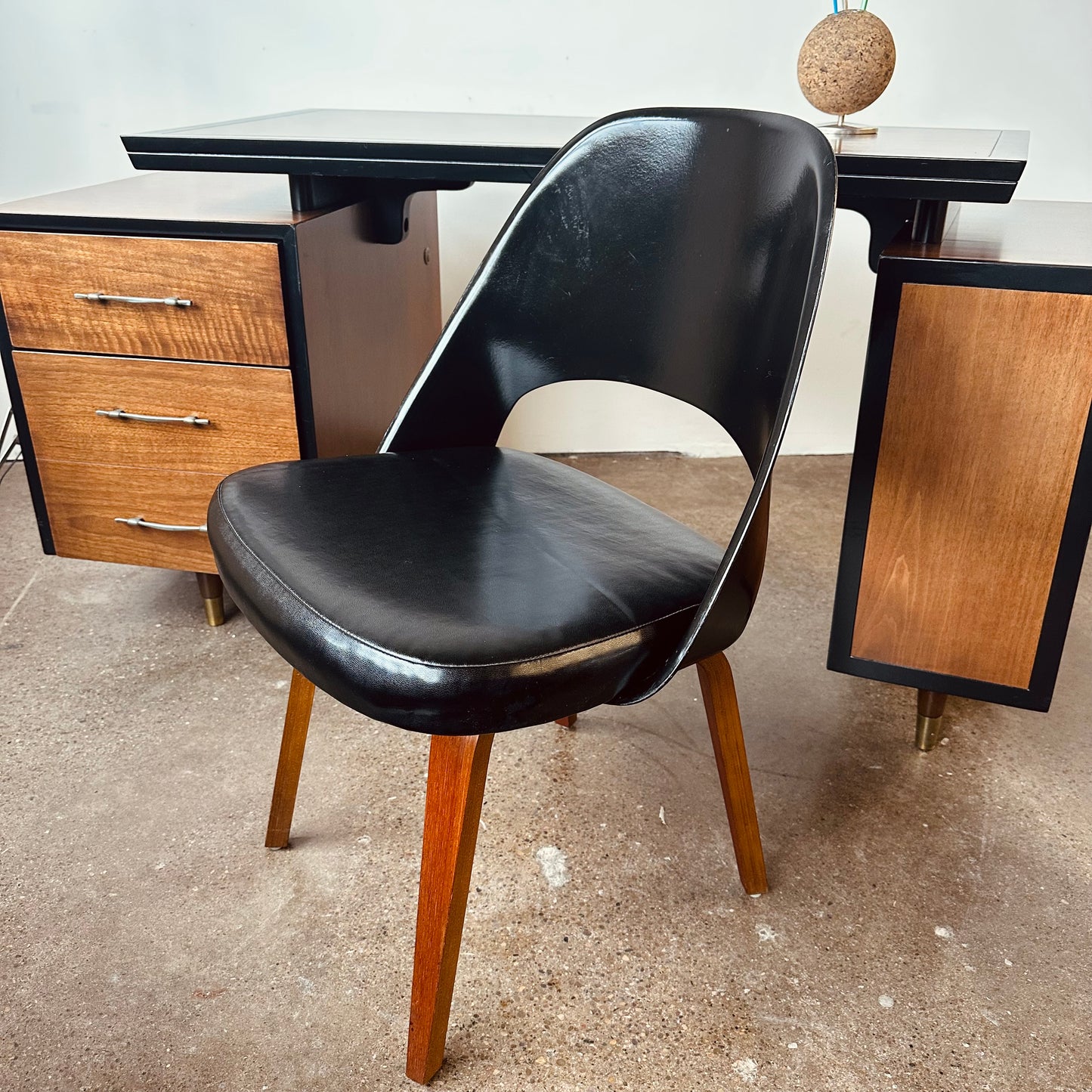 EERO SAARINEN FOR KNOLL MODEL 72 EXECUTIVE CHAIR