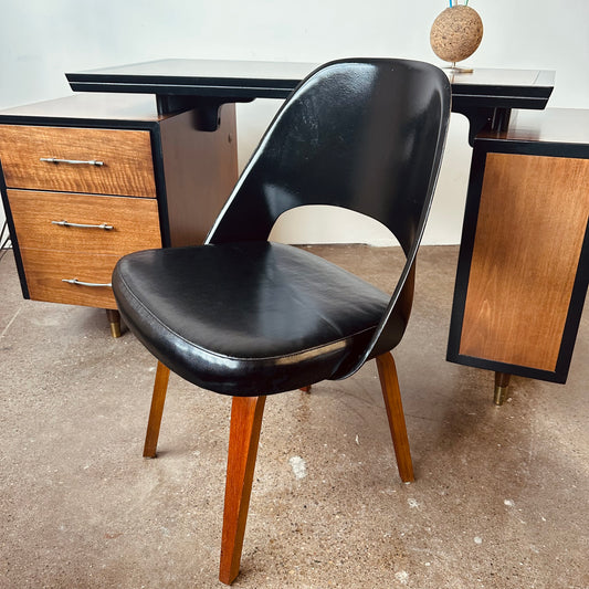 EERO SAARINEN FOR KNOLL MODEL 72 EXECUTIVE CHAIR