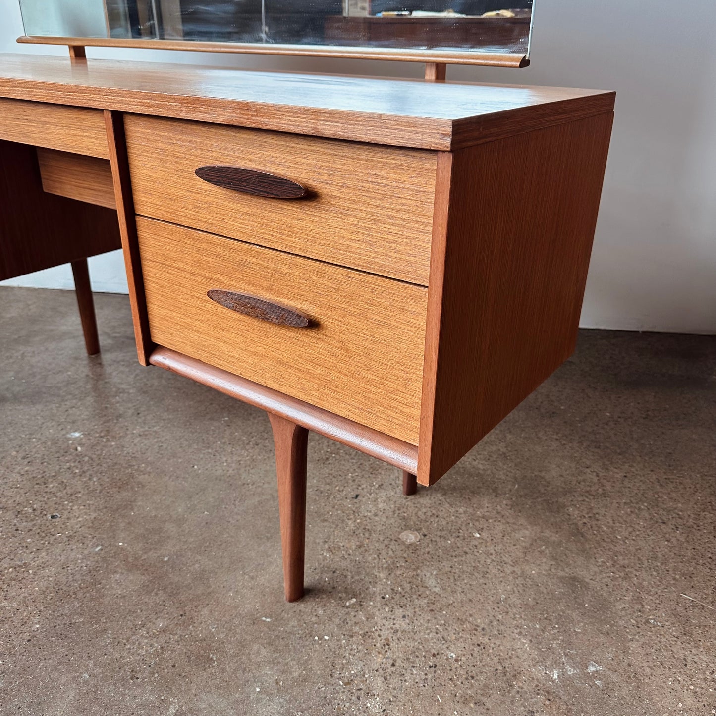 FRANK GUILLE FOR AUSTINSUITES DANISH DRESSING VANITY WITH MIRROR