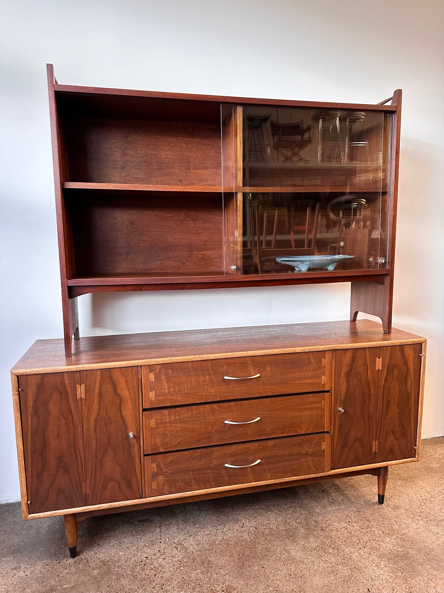 LANE ACCLAIM ANDRES BUS MID-CENTURY TWO PIECE HUTCH