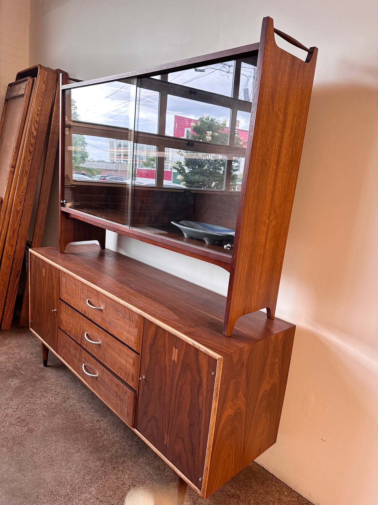 LANE ACCLAIM ANDRES BUS MID-CENTURY TWO PIECE HUTCH