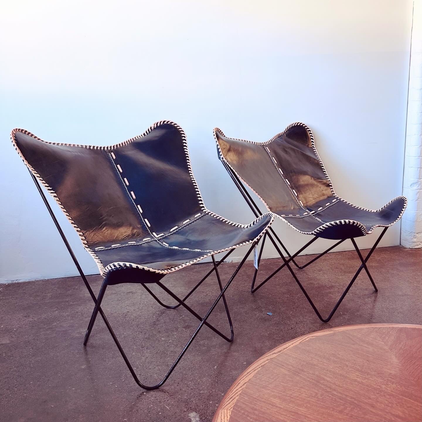 VINTAGE HARDOY KNOLL BFK BUTTERFLY CHAIRS - A PAIR