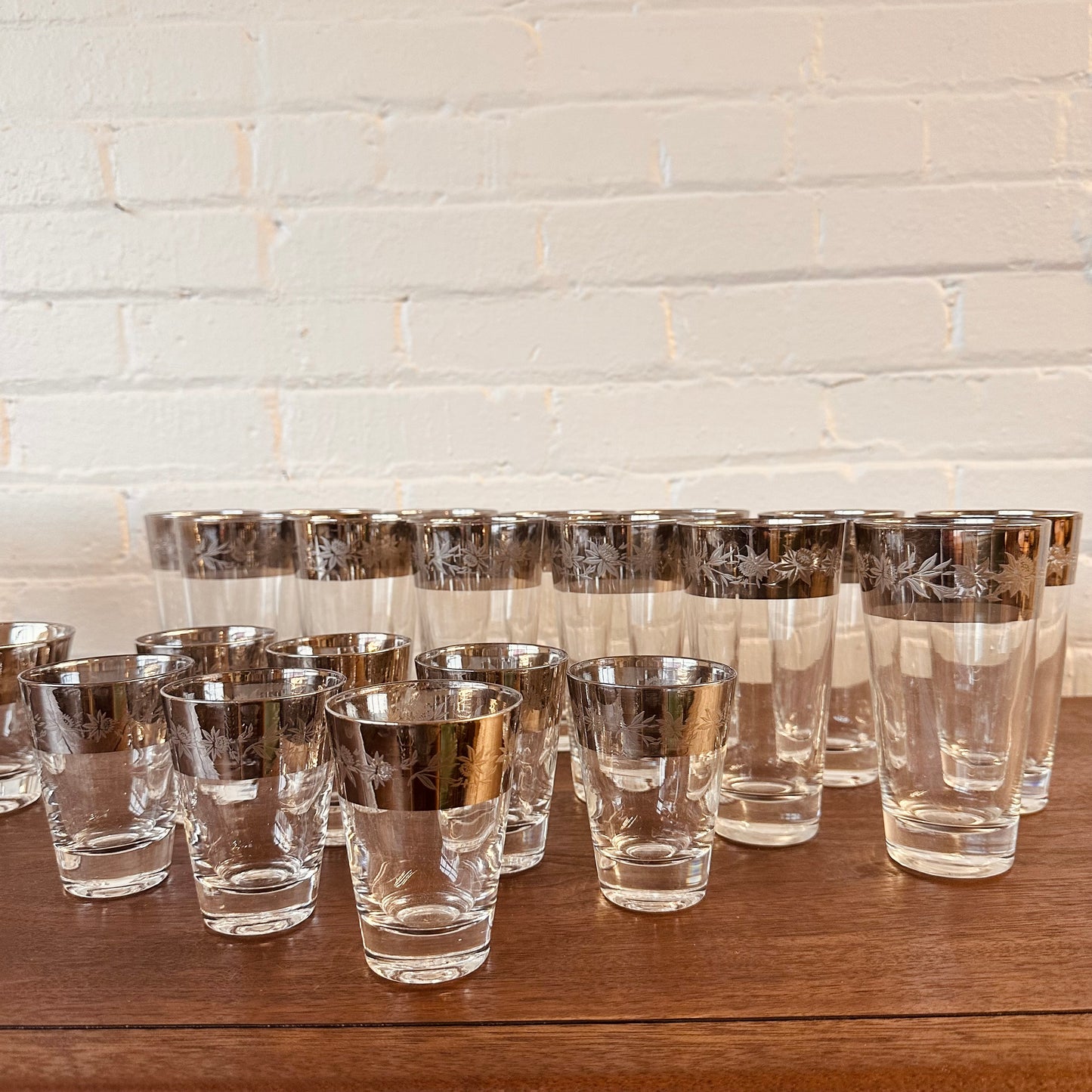 DOROTHY THORPE THISTLE PATTERN SILVER RIM GLASSWARE - SET OF 30
