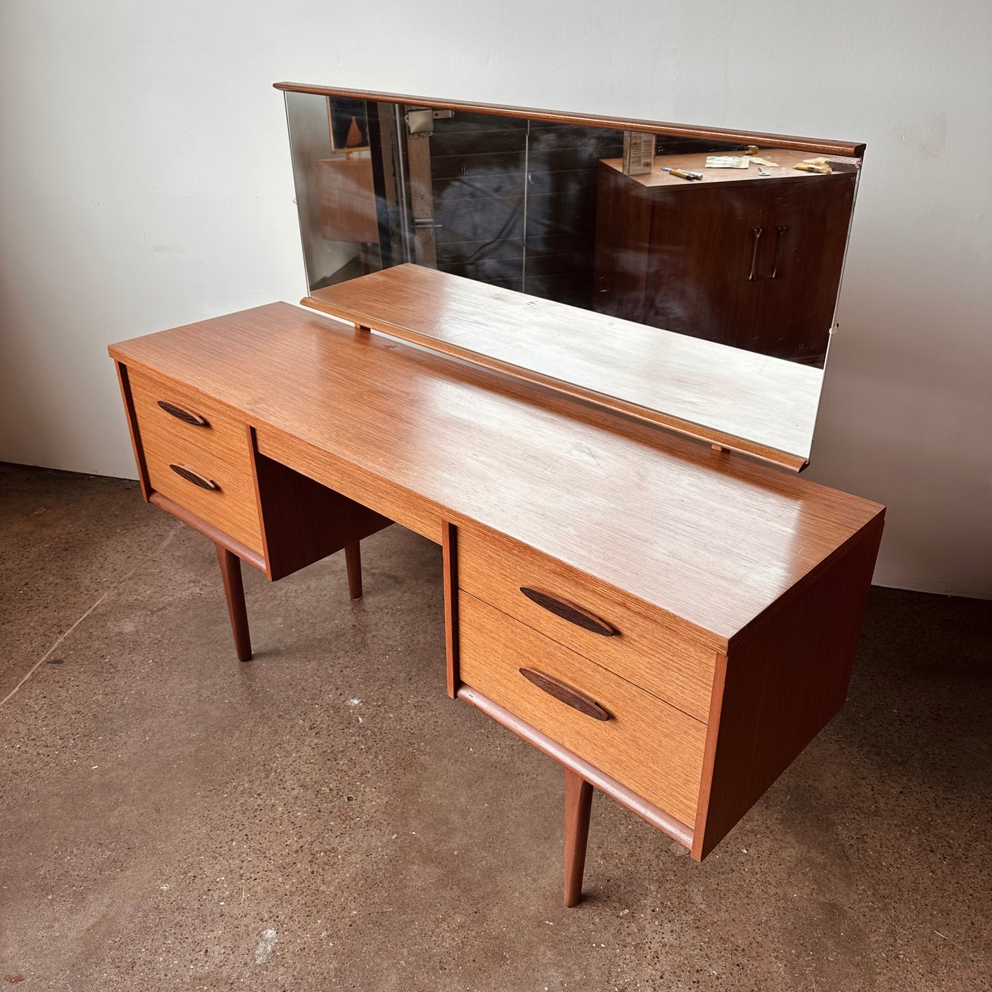 FRANK GUILLE FOR AUSTINSUITES DANISH DRESSING VANITY WITH MIRROR
