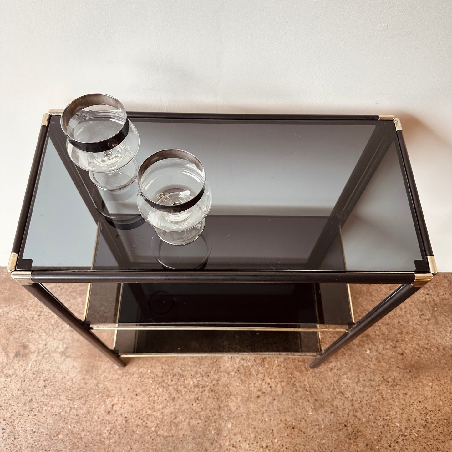 BLACK AND BRASS METAL SHELVE WITH SMOKE GLASS