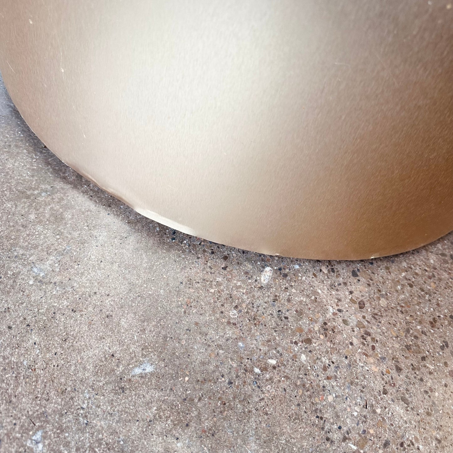 FORMICA ROUND POST MODERN STYLE COFFEE TABLE