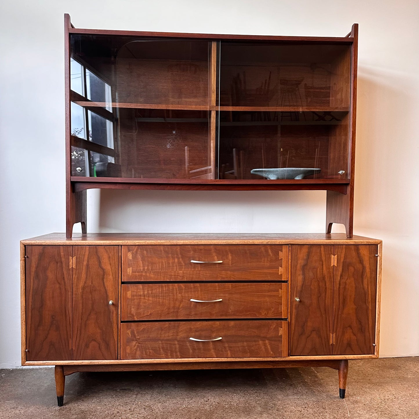 LANE ACCLAIM ANDRES BUS MID-CENTURY TWO PIECE HUTCH