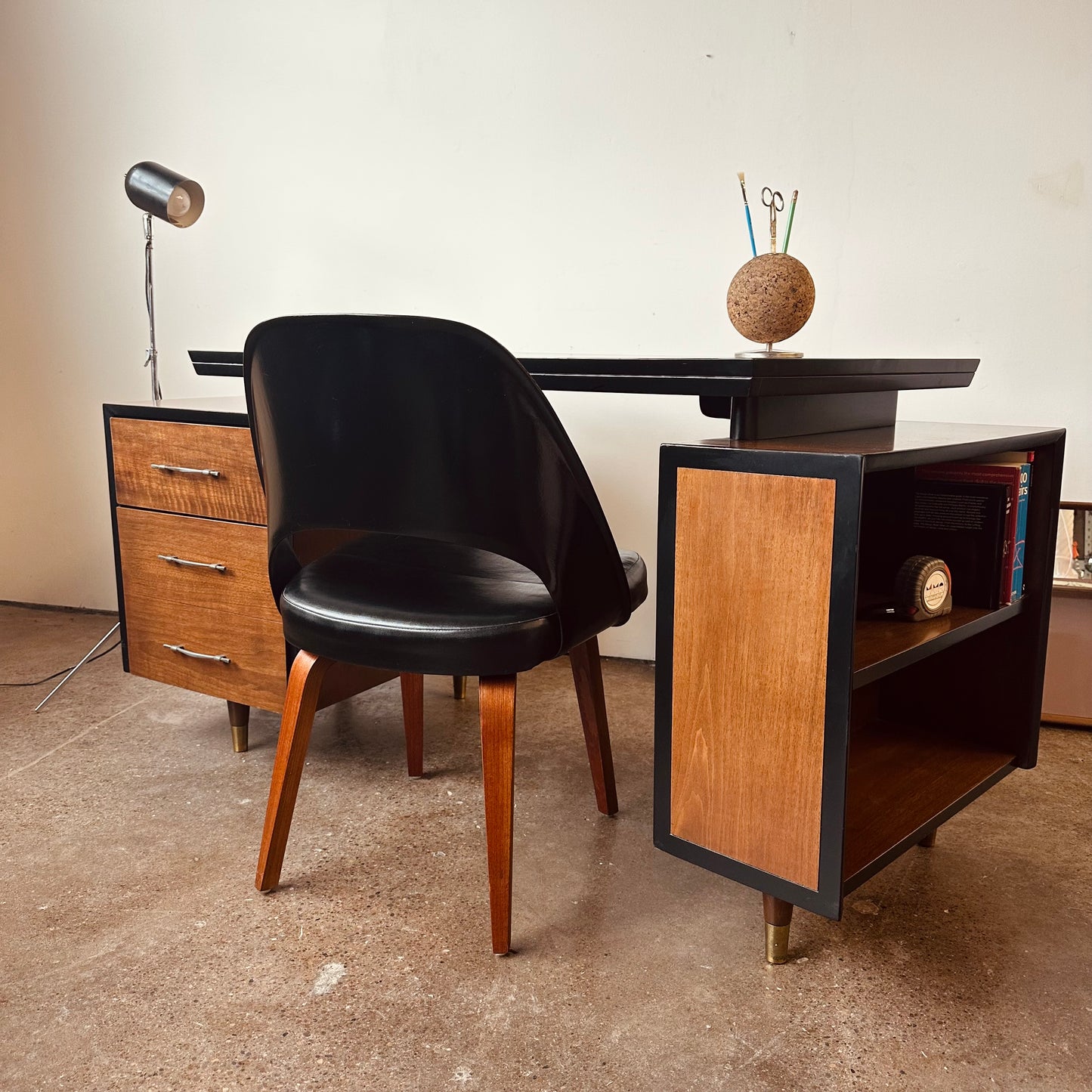 EERO SAARINEN FOR KNOLL MODEL 72 EXECUTIVE CHAIR