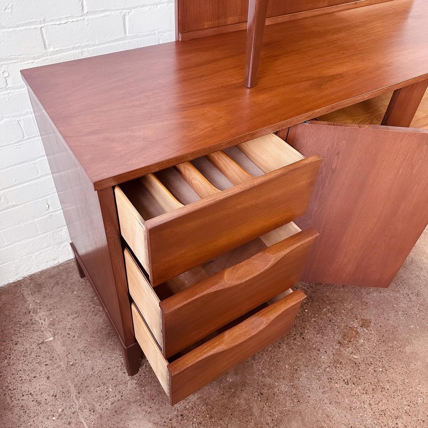MID CENTURY WALNUT SIDEBOARD SERVER WITH HUTCH TOP