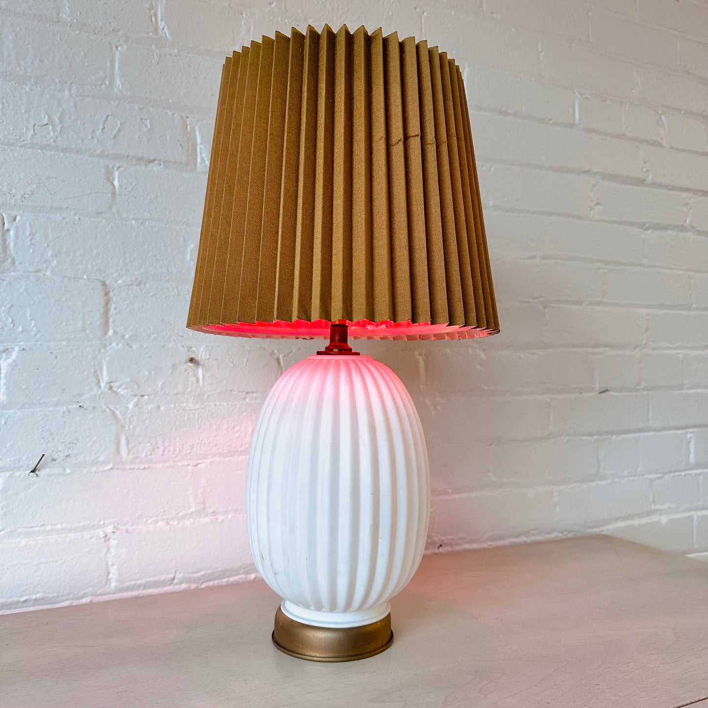 VINTAGE FROSTED GLASS RIBBED TABLE LAMP