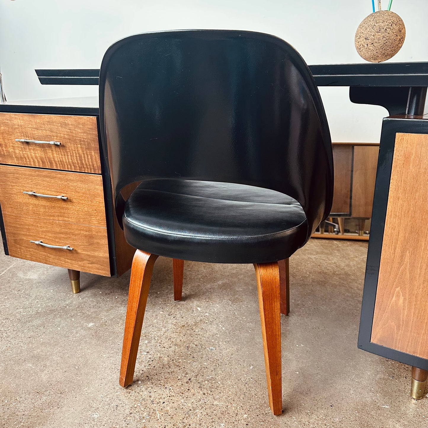 EERO SAARINEN FOR KNOLL MODEL 72 EXECUTIVE CHAIR