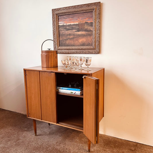 ACCORDION DOOR HONEY TONE BAR CABINET