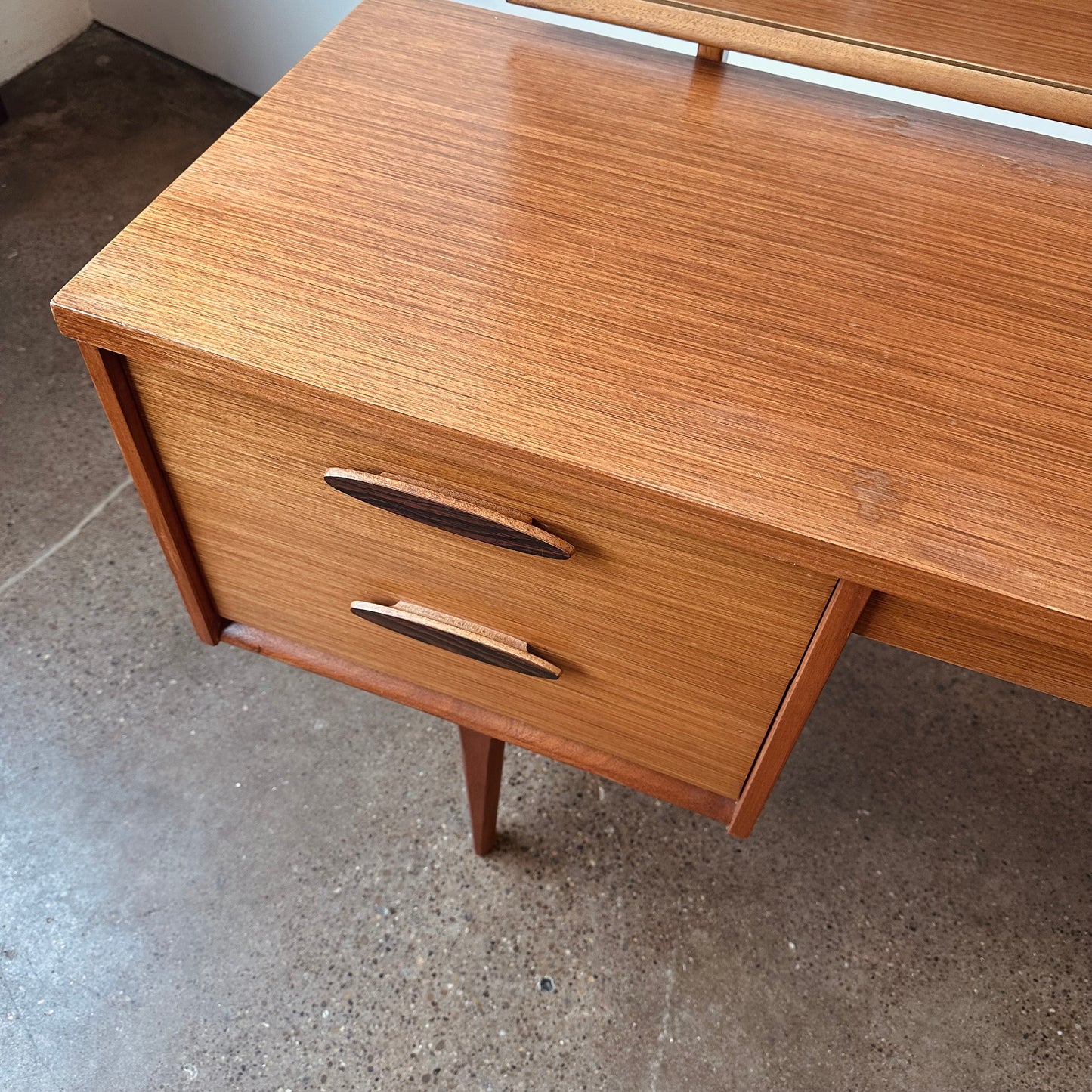 FRANK GUILLE FOR AUSTINSUITES DANISH DRESSING VANITY WITH MIRROR