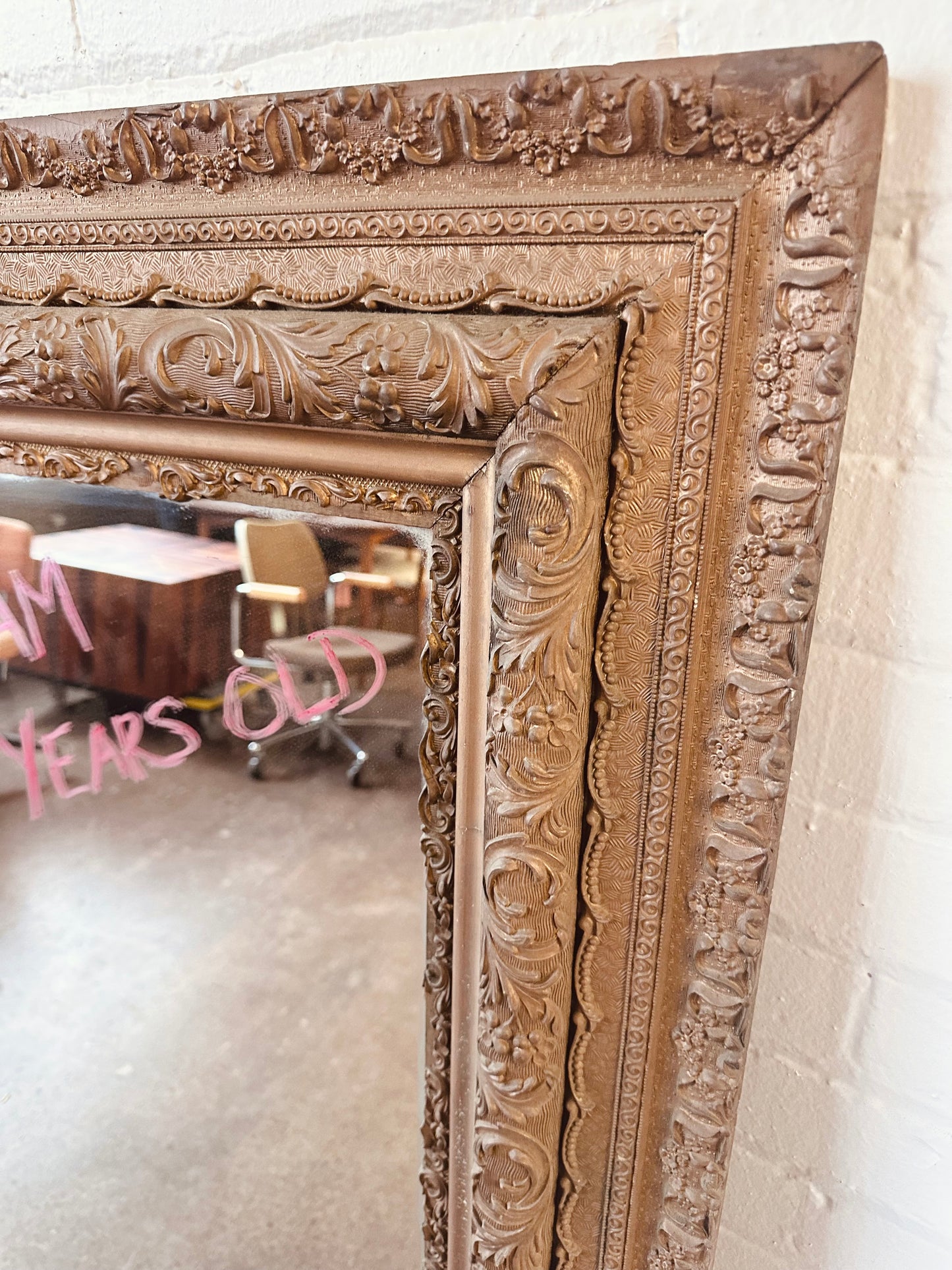 ANTIQUE 18TH CENTURY CARVED FALCONER DUREVER MIRROR