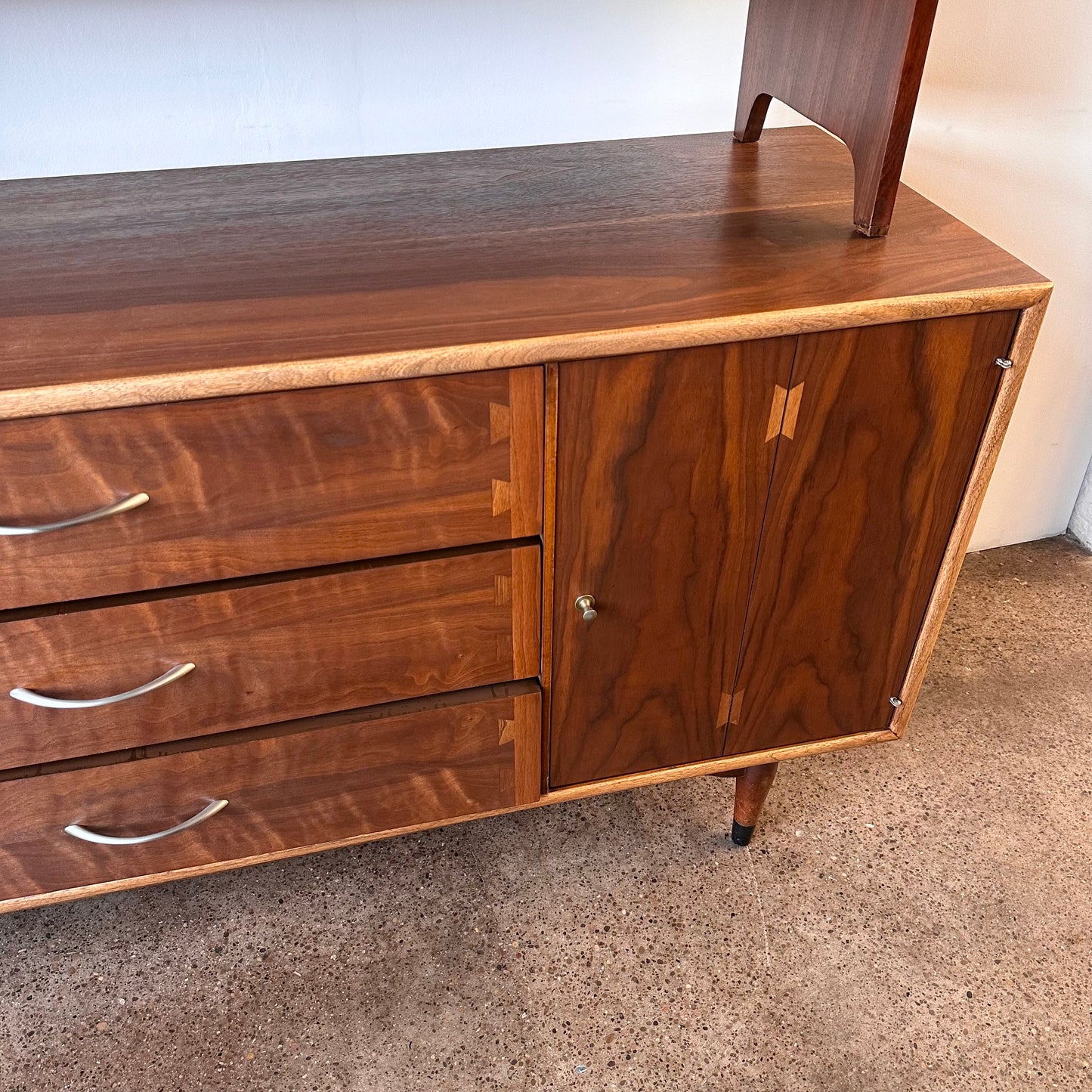 LANE ACCLAIM ANDRES BUS MID-CENTURY TWO PIECE HUTCH