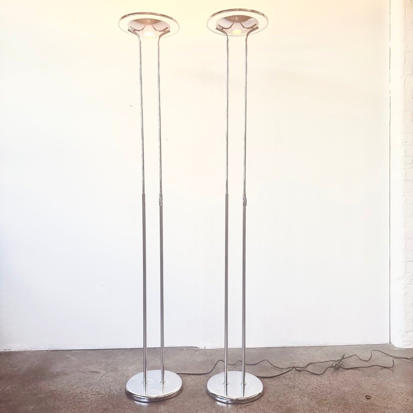 MODERNIST CHROME AND GLASS ESTILUZ FLOOR LAMP BY LEONARDO MARELLI