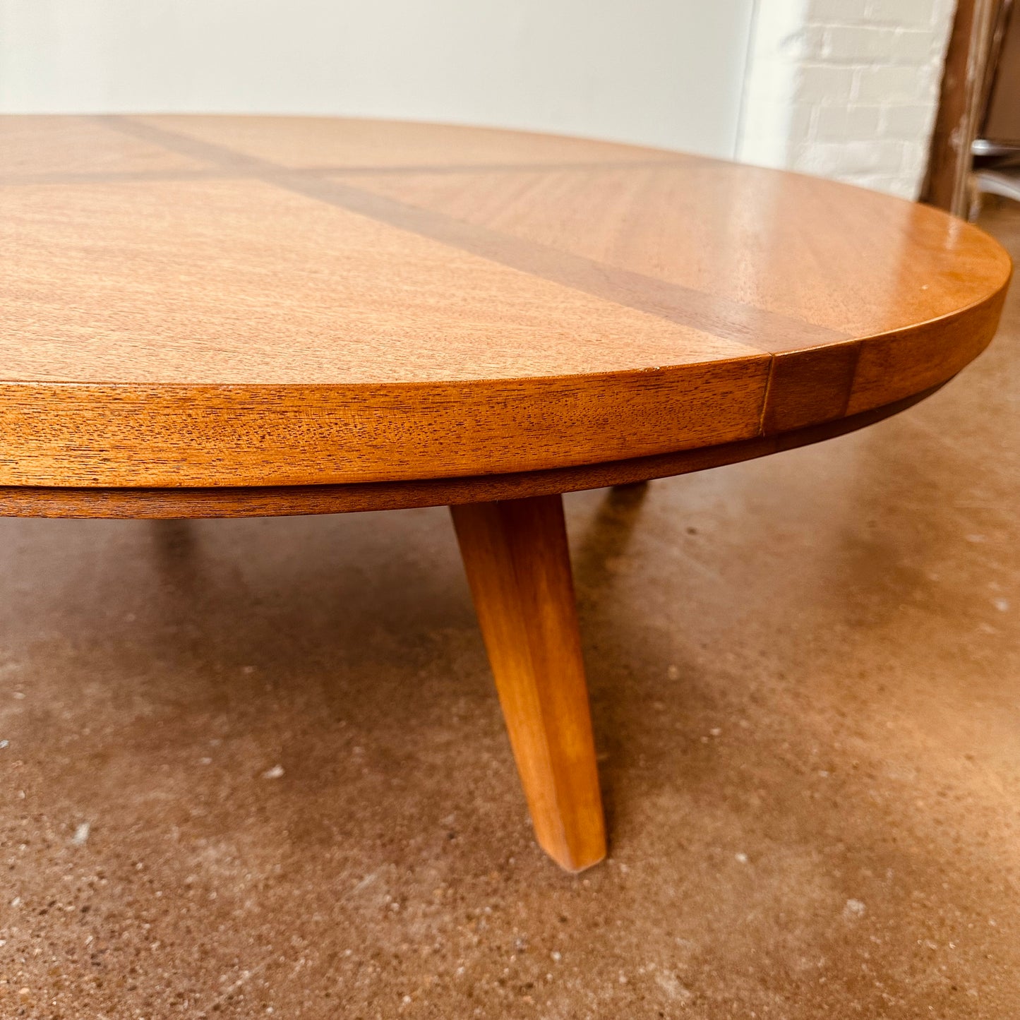 ROUND LIGHT INLAYED MAHOGANY COFFEE TABLE