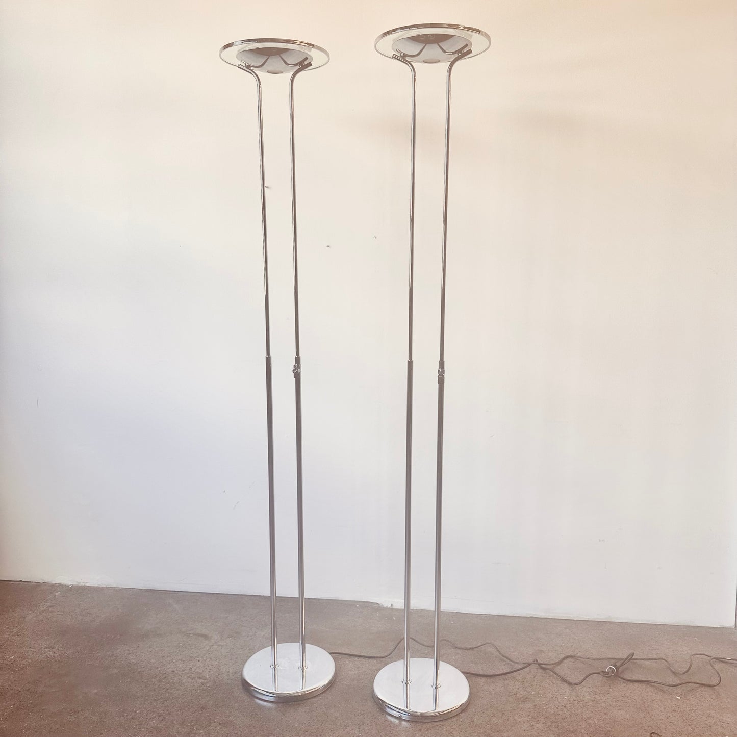 MODERNIST CHROME AND GLASS ESTILUZ FLOOR LAMP BY LEONARDO MARELLI