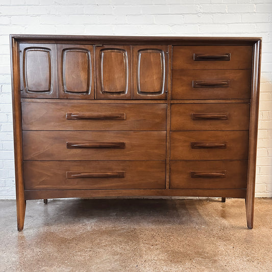 BROYHILL EMPHASIS GENTLEMEN’S CHEST OF DRAWERS