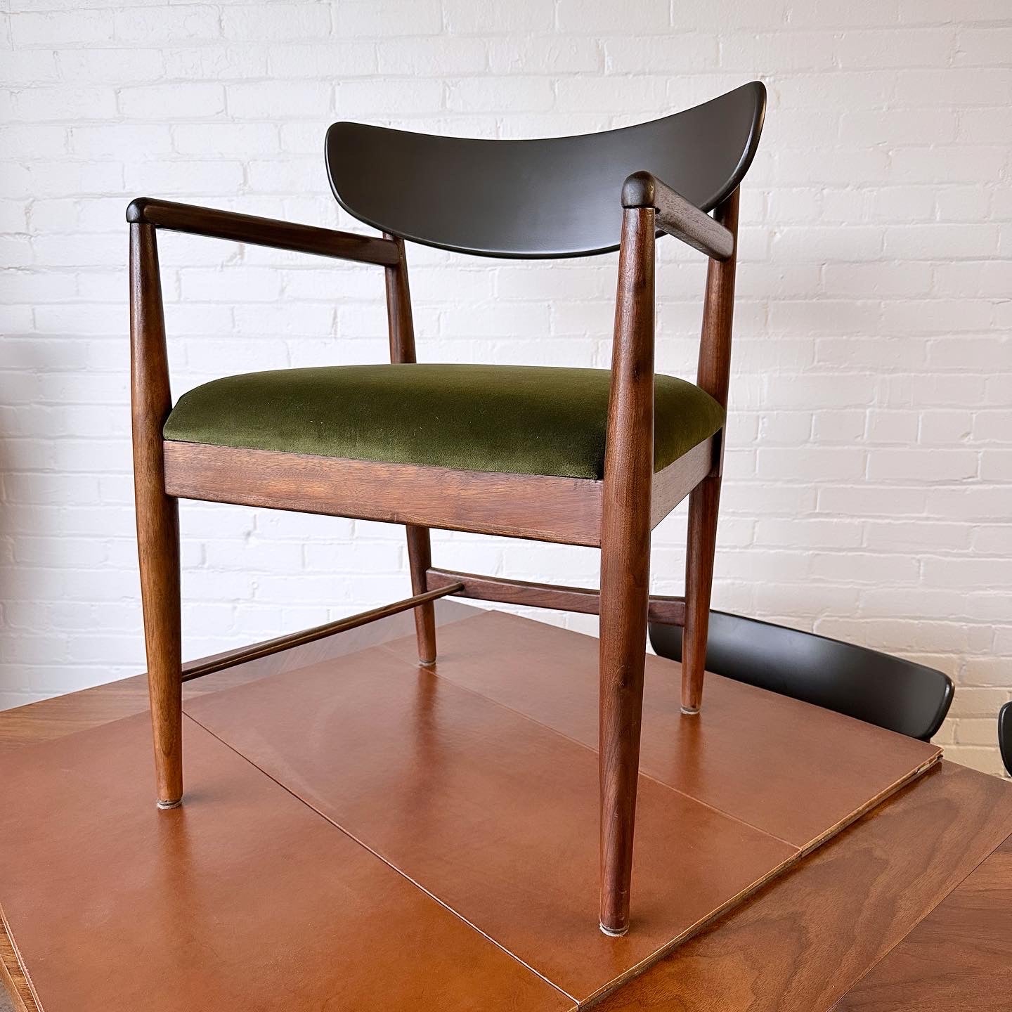 WALNUT DINING SET BY MERTON GERSHUN FOR AMERICAN OF MARTINSVILLE
