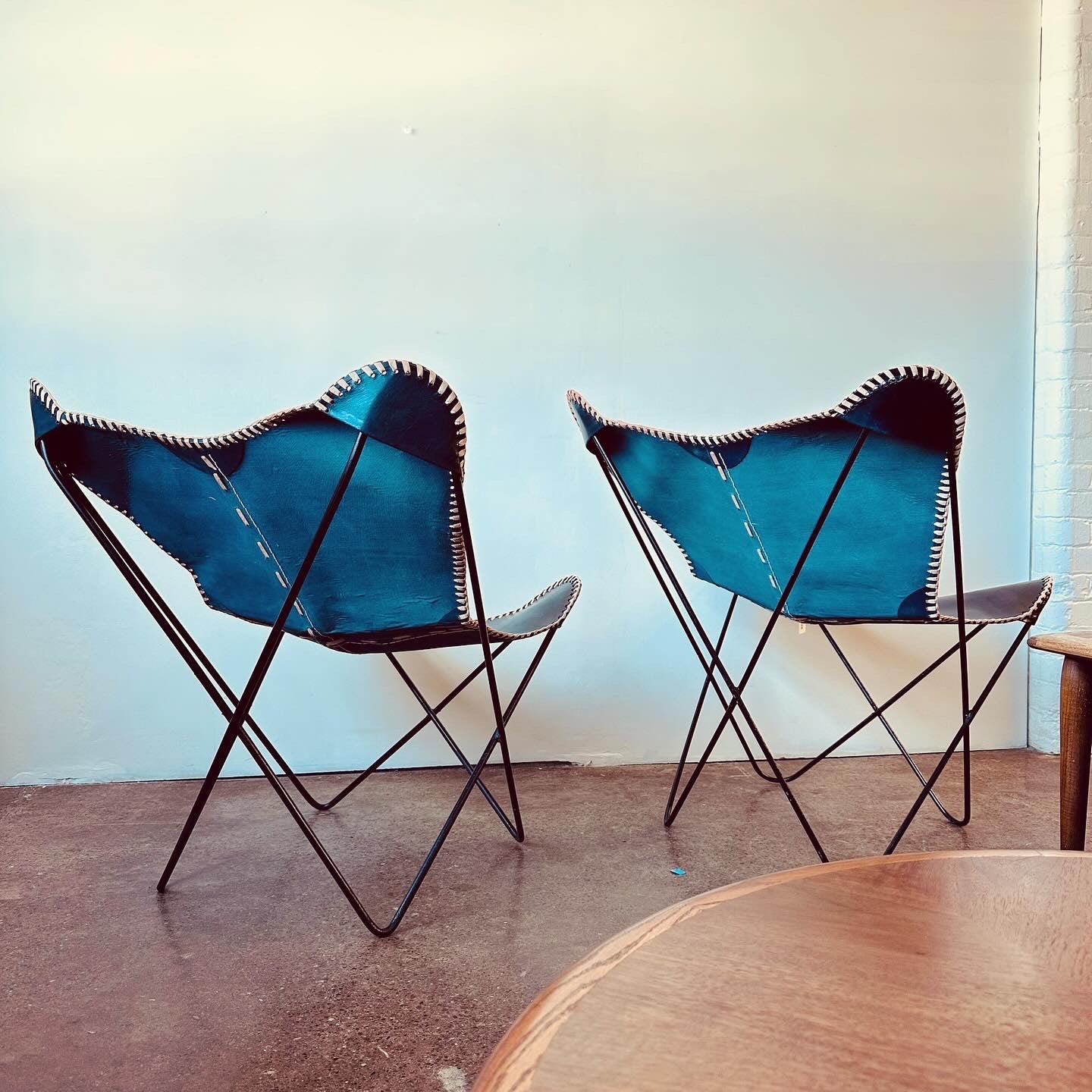 VINTAGE HARDOY KNOLL BFK BUTTERFLY CHAIRS - A PAIR