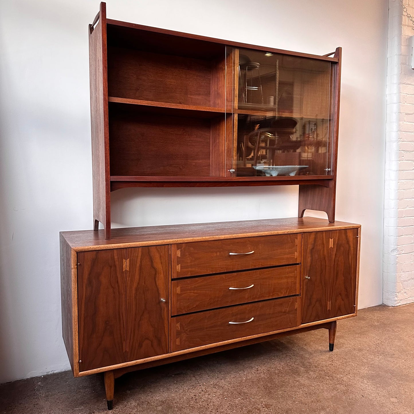 LANE ACCLAIM ANDRES BUS MID-CENTURY TWO PIECE HUTCH