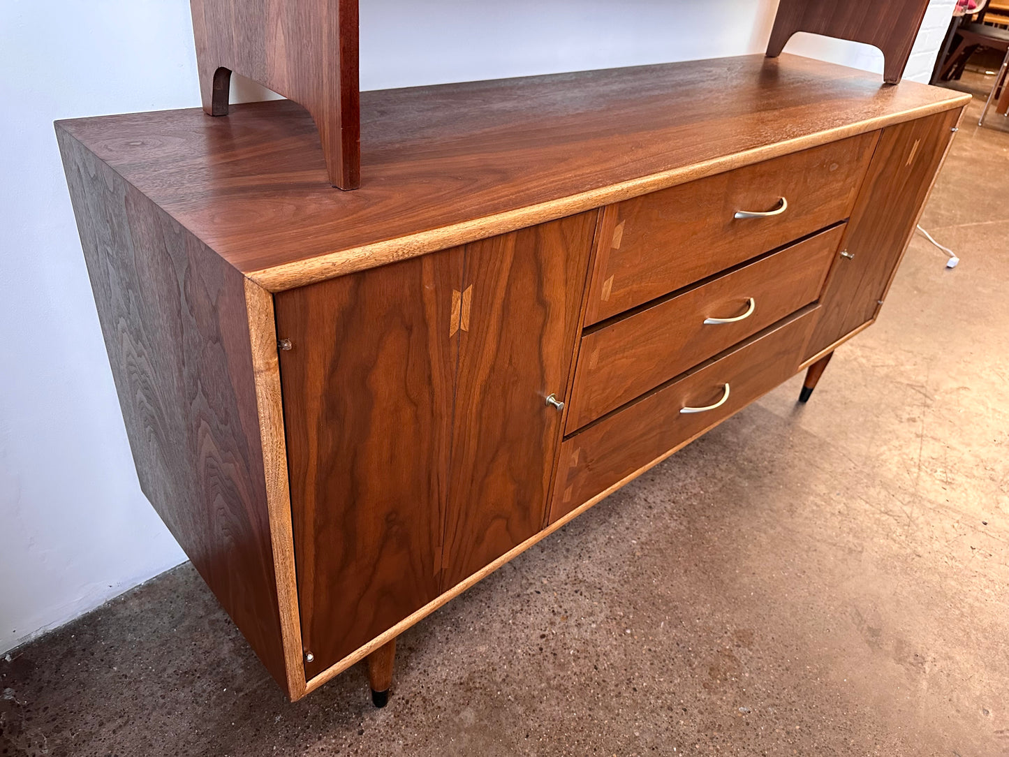 LANE ACCLAIM ANDRES BUS MID-CENTURY TWO PIECE HUTCH