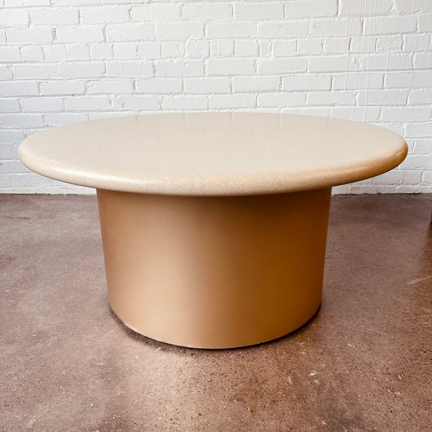 FORMICA ROUND POST MODERN STYLE COFFEE TABLE