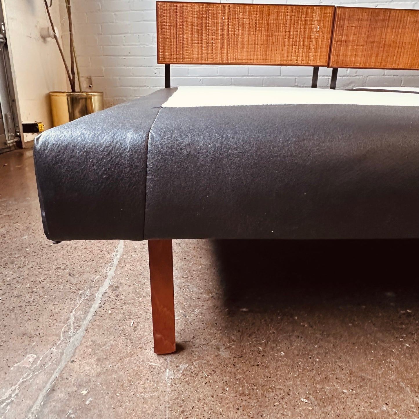 RICHARD SCHULTZ FOR KNOLL EARLY TWIN SIZE BEDS
