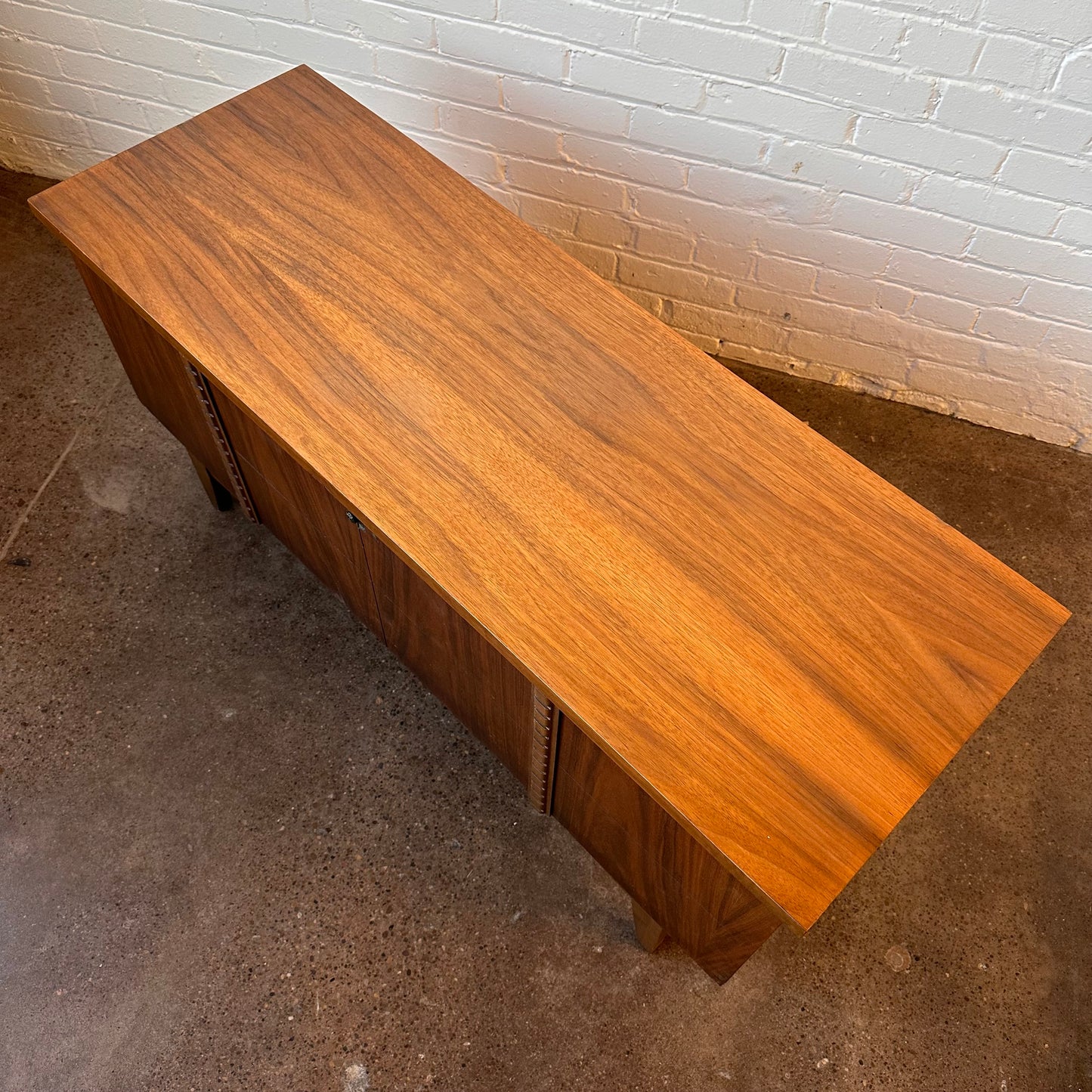 LANE FURNITURE MID-CENTURY MODERN WALNUT CEDAR TRUNK CHEST C.1960S