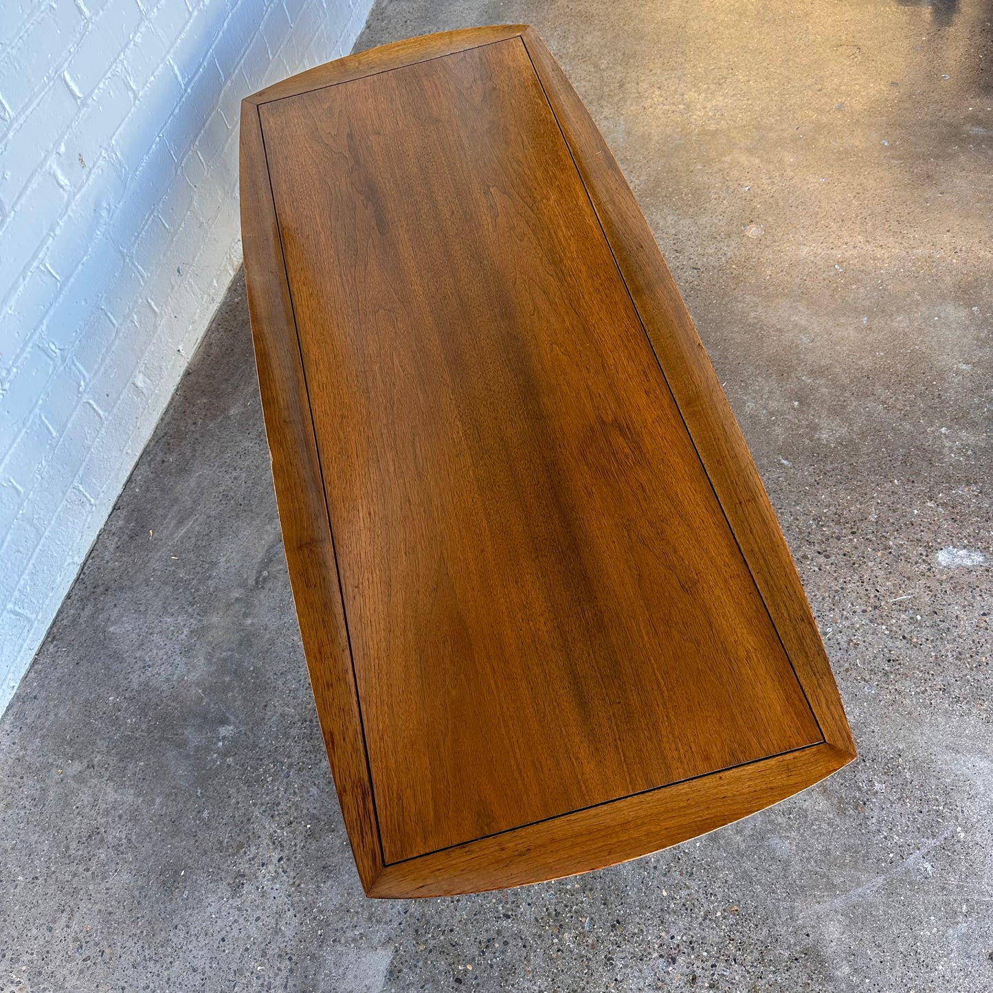DEILCRAFT WALNUT RAISED EDGE COFFEE TABLE