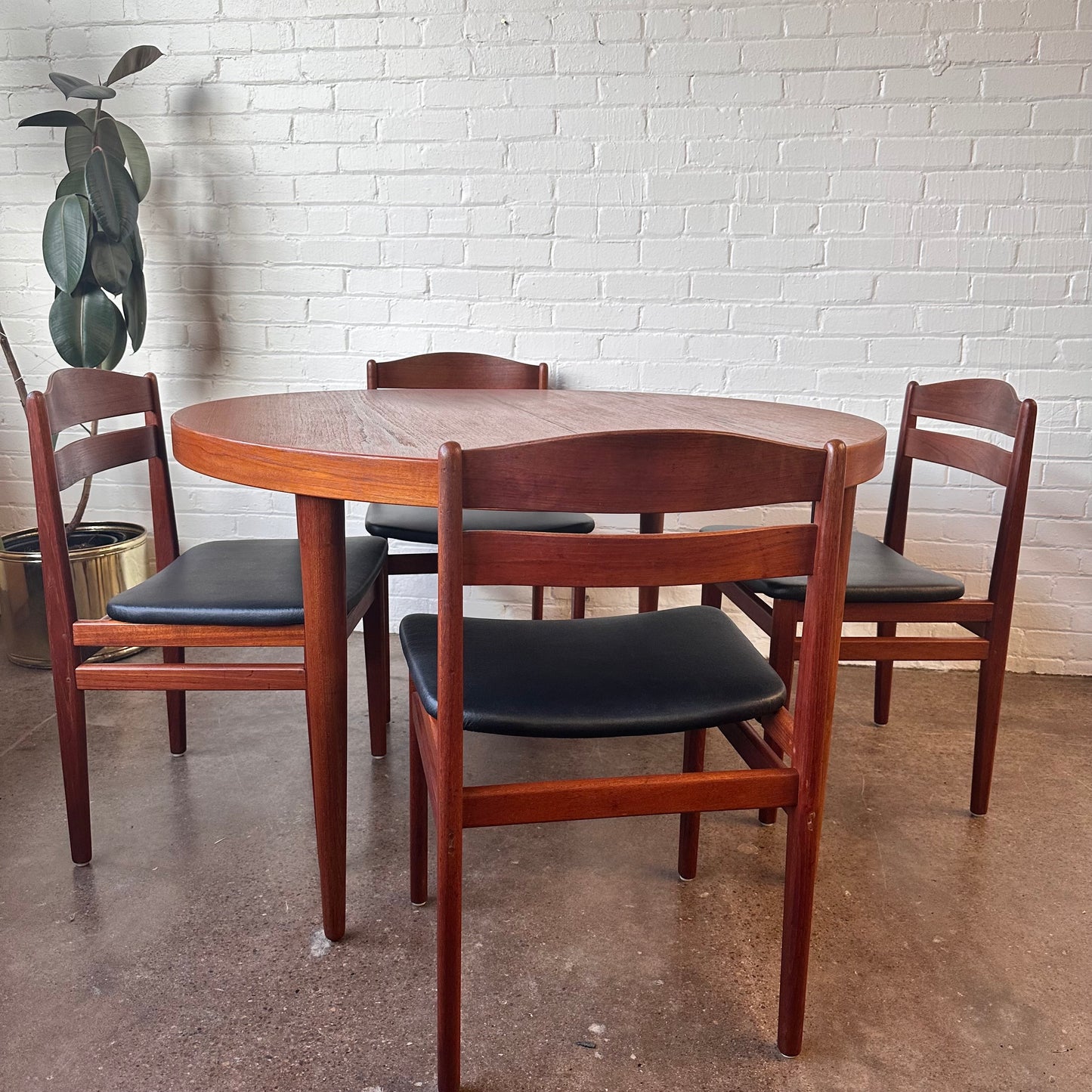 KAI KRISTIANSEN TEAK ROUND DINING TABLE - REFINISHED