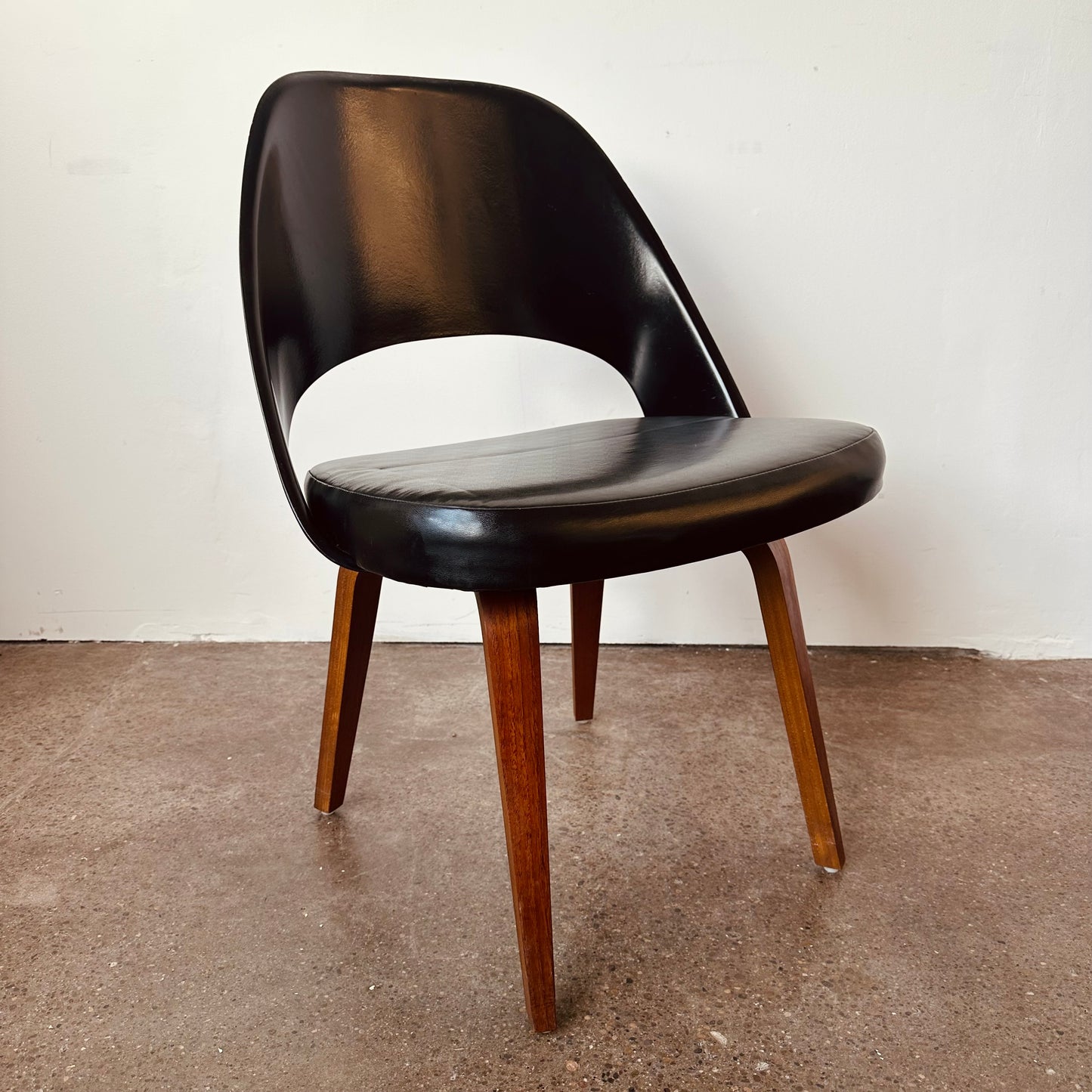 EERO SAARINEN FOR KNOLL MODEL 72 EXECUTIVE CHAIR