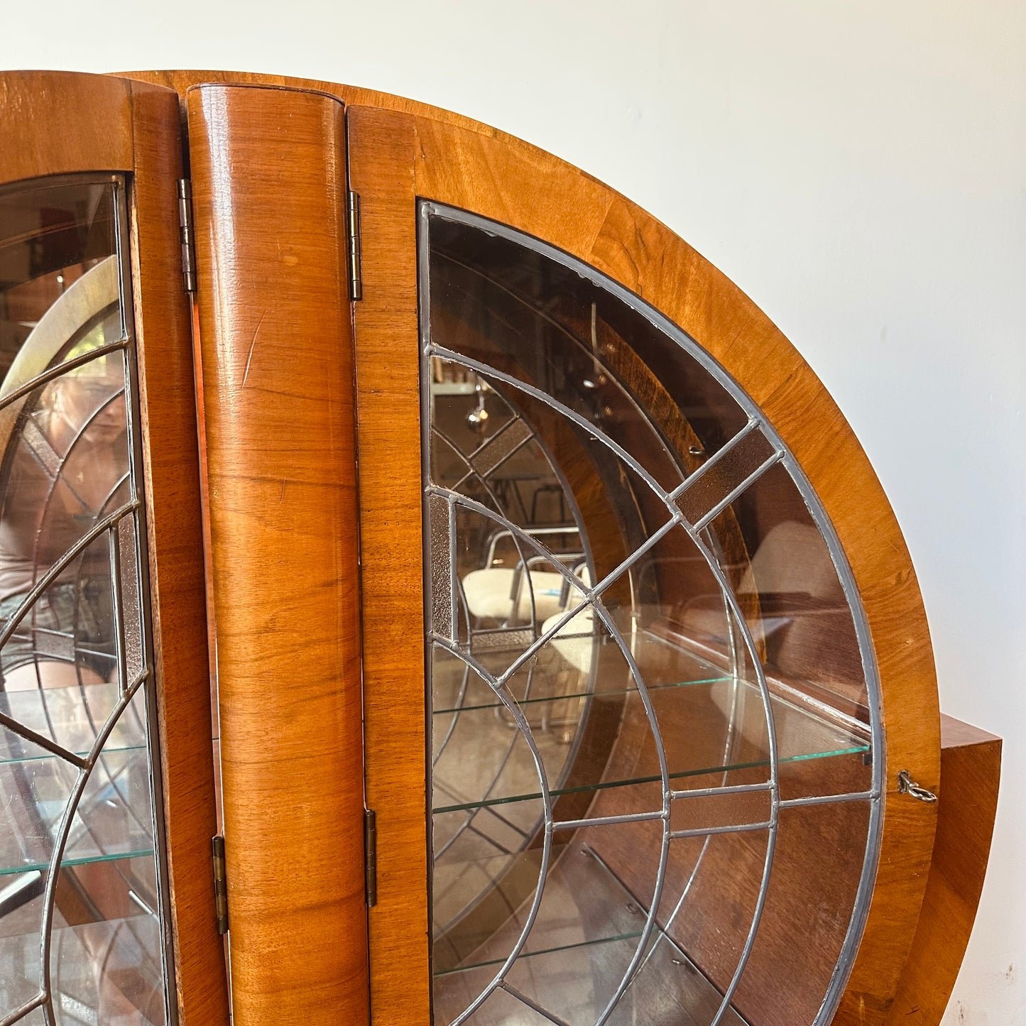 ART DECO CIRCULAR LEADED GLASS SUPERLATIVE CABINET C. 1930S