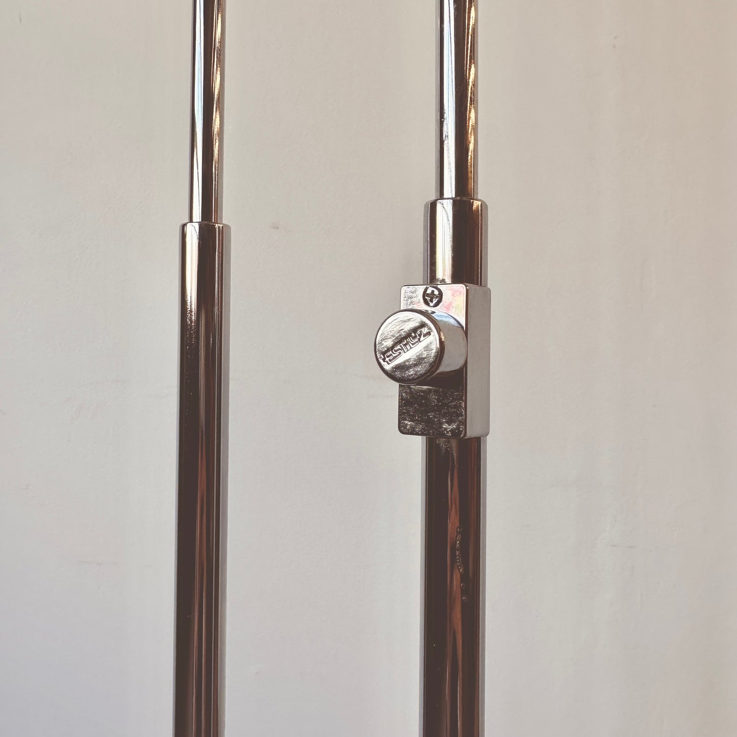 MODERNIST CHROME AND GLASS ESTILUZ FLOOR LAMP BY LEONARDO MARELLI