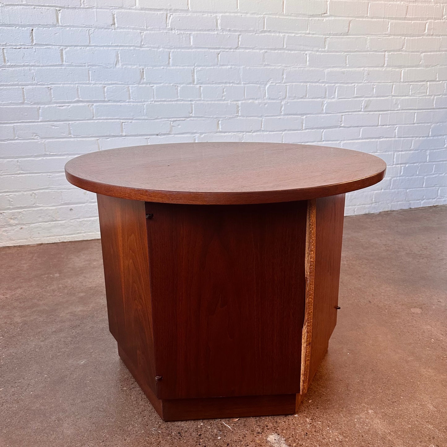 LANE FURNITURE WALNUT ROUND DRUM TABLE STORAGE CABINET